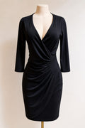Vestido Negro Cruzado Elegante
